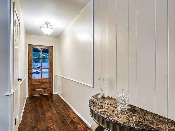 3rd image of 1613 Box Canyon Ct