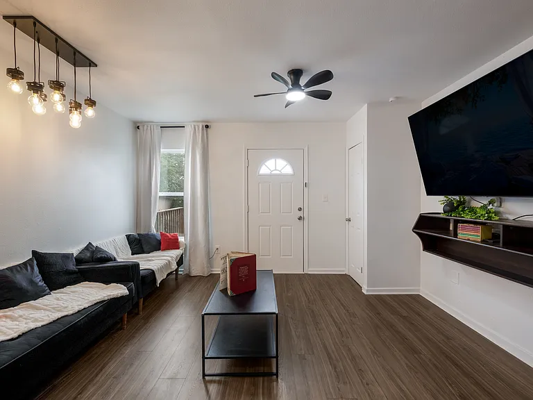 1318 Edison Dr — Photo 5