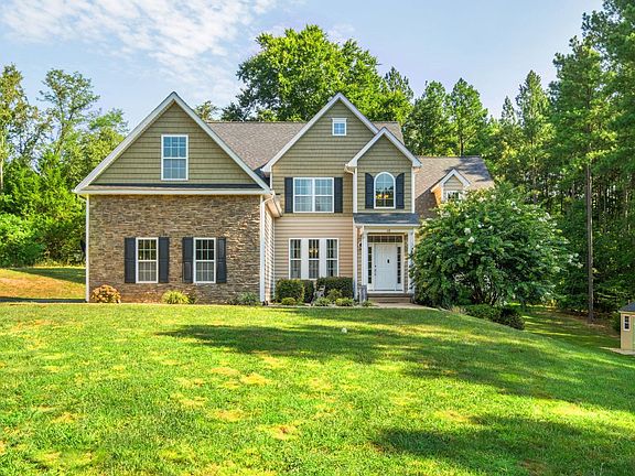 2nd image of 118 Logan Dr