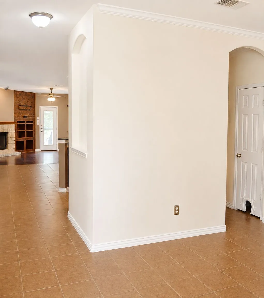 3 bed, 2106 sqft, $2,150 — Photo 3