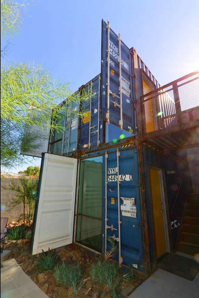 Containers on Grand — Photo 3