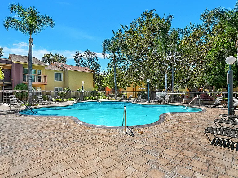 6046 Rancho Mission Rd #383 — Photo 19
