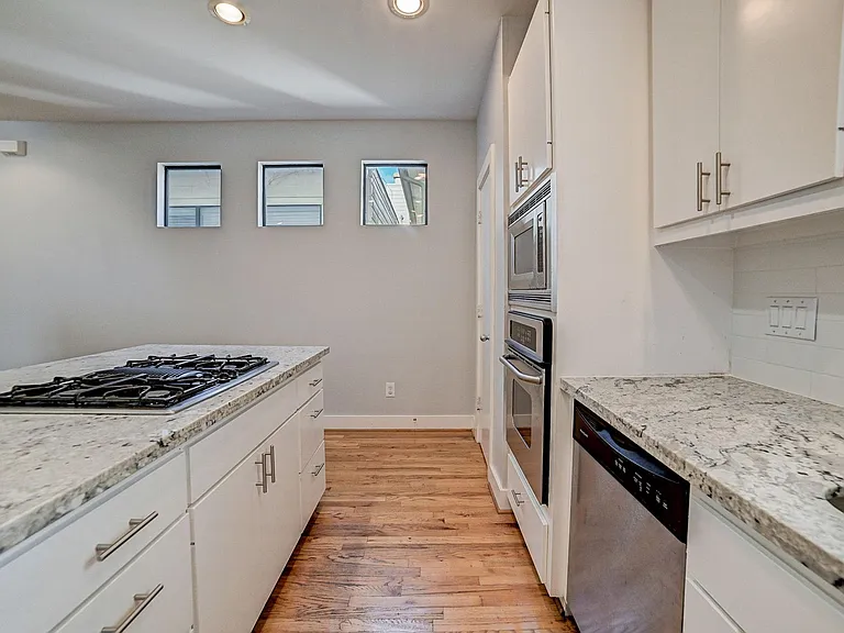 5838 Larkin St — Photo 14