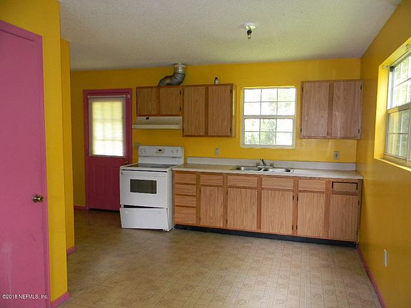 3rd image of 13850 Fair Pine Ln