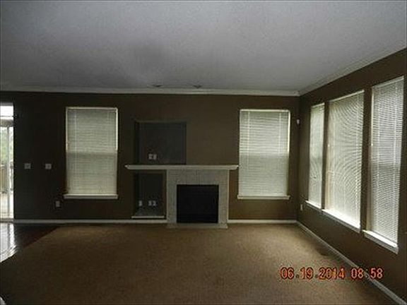 2nd image of 15948 Linden St