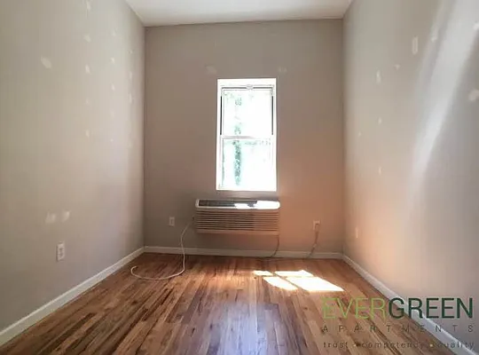 Rented by Evergreen Apartments BK | media 22