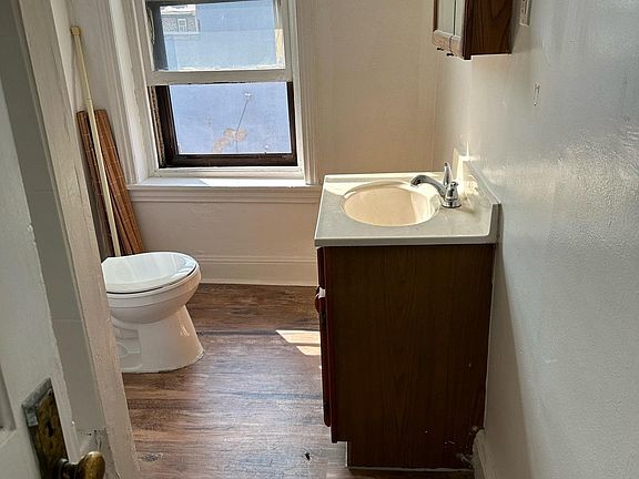 3rd image of 4367 Cresson St Floor 3