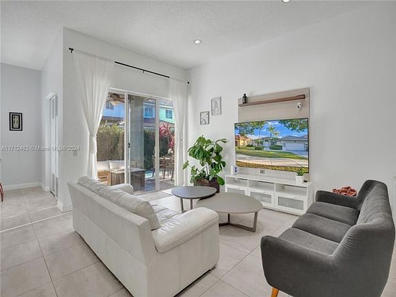 4th image of 1629 Blue Jay Cir