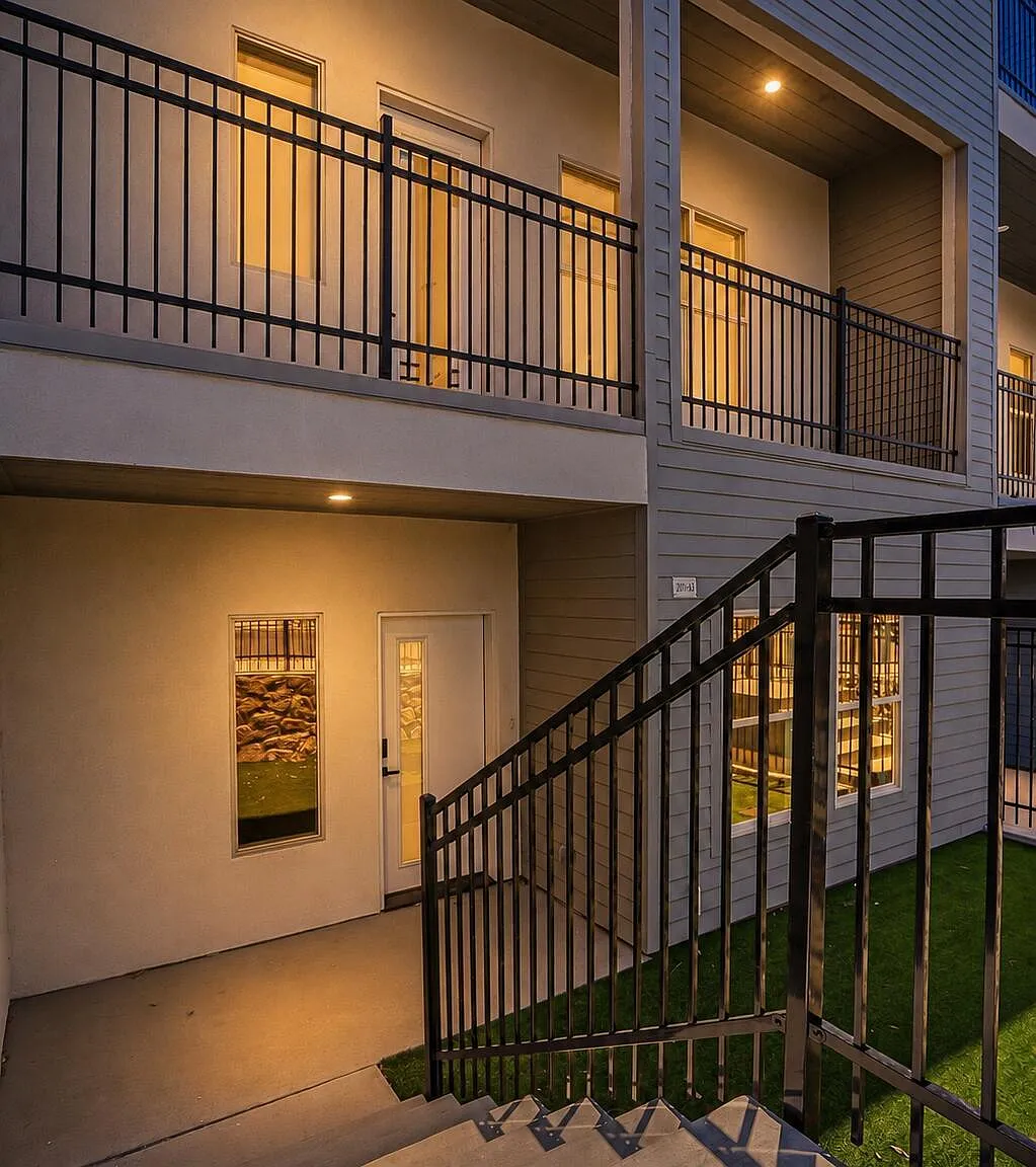 3 bed, 3.5 bath, 1936 sqft, $3,500 — Photo 1