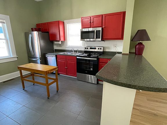 3rd image of 124 S 11th St