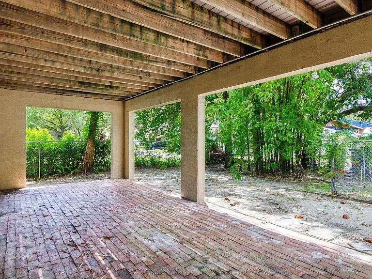 411 S Willow Ave — Photo 24
