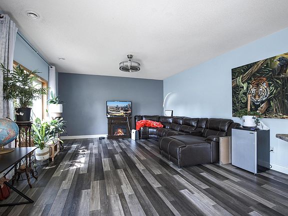 4th image of 808 1st St NW