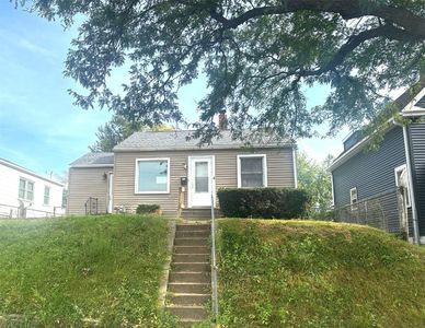 1815 E Ave Ne, Cedar Rapids, IA, 52402