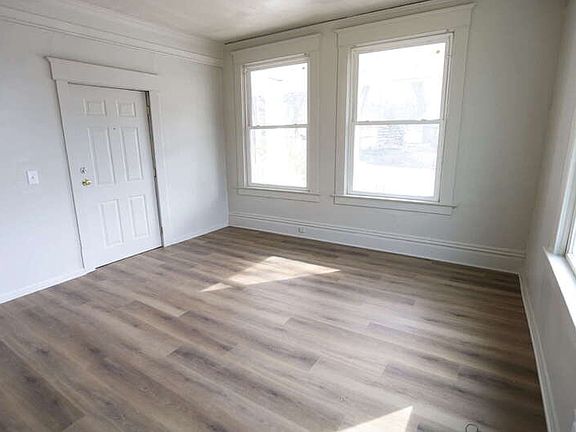 5th image of 437 Eastern Ave SE APT 1