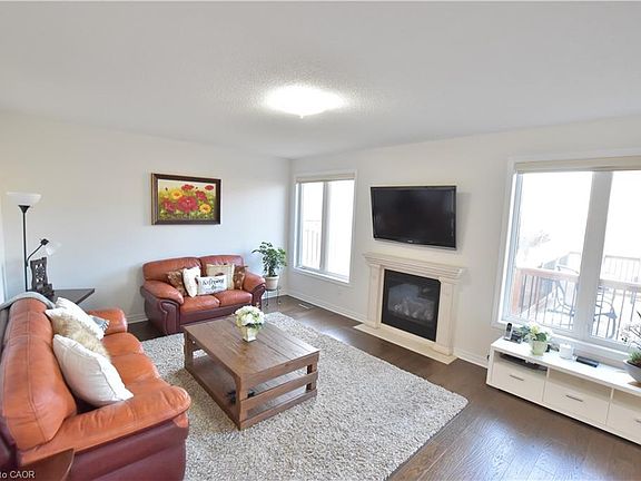 5th image of 512 Terrington Cres