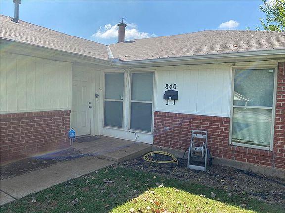 3rd image of 840 NW 104th St
