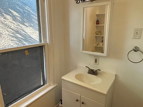 3rd image of 5 Cozy Ave #5