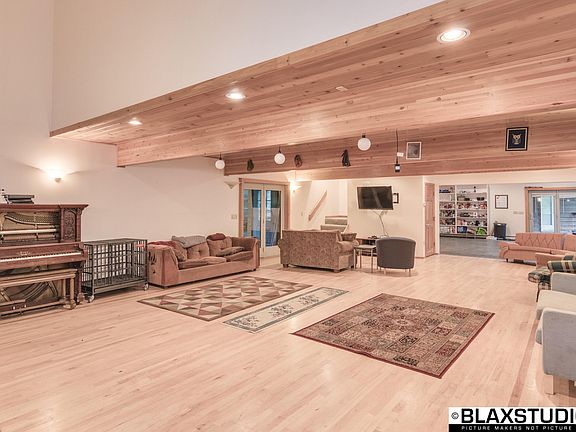 4th image of 2861 Beverly Ln
