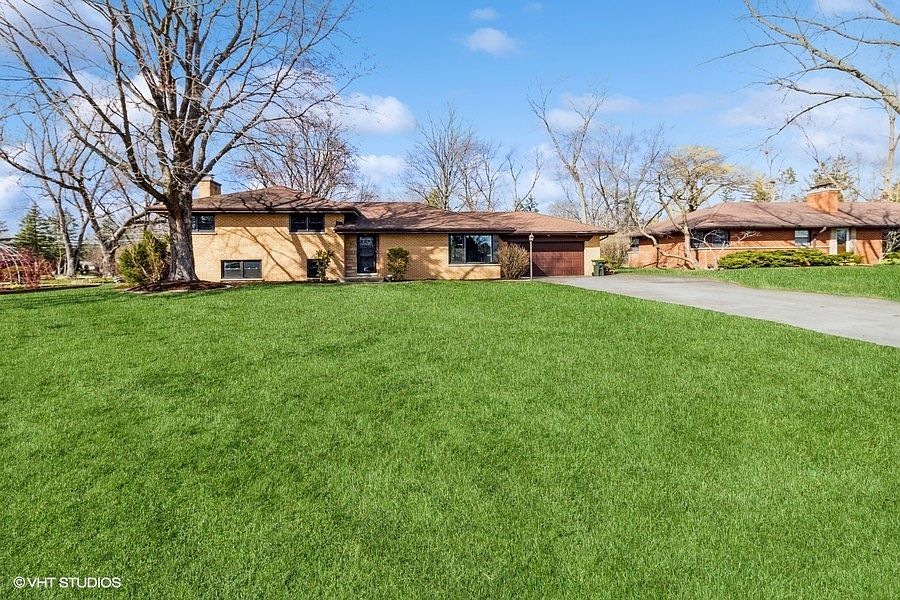 1st image of 40 Glenbrook Dr