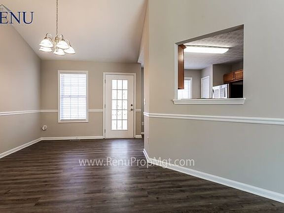 4th image of 3852 Valley Creek Dr