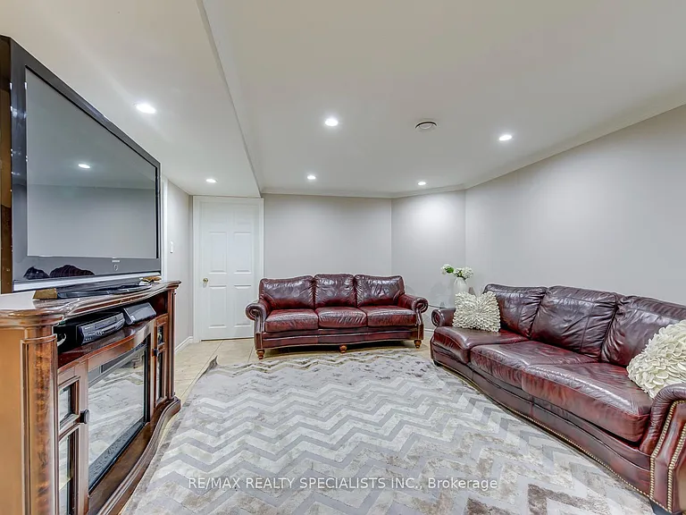 1499 Ravensmoor Cres — Photo 42
