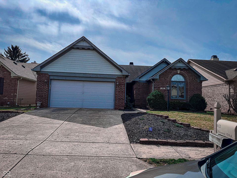 2nd image of 1621 Foxmere Blvd