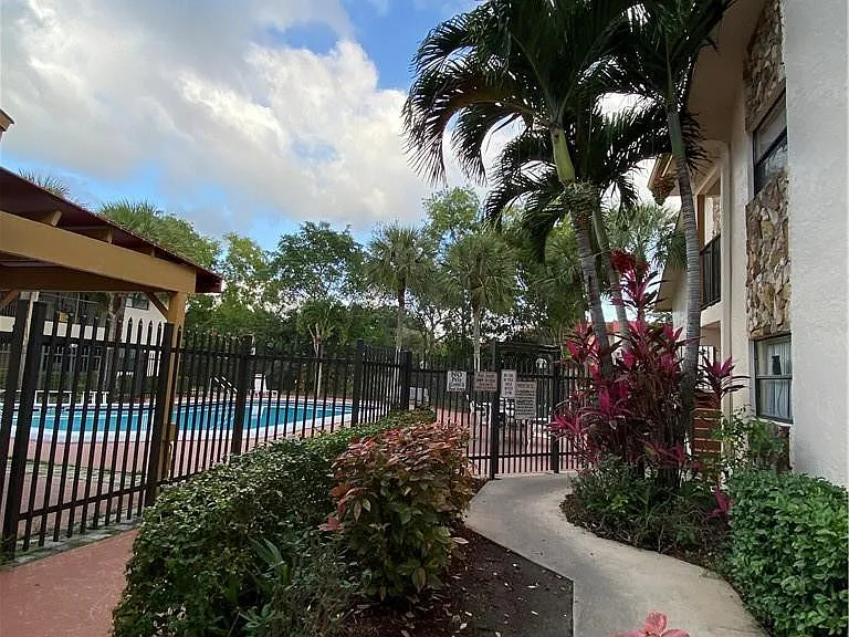 2967 Riverside Dr #109 — Photo 25