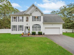 7 Horstead Ct, Yaphank, NY 11980