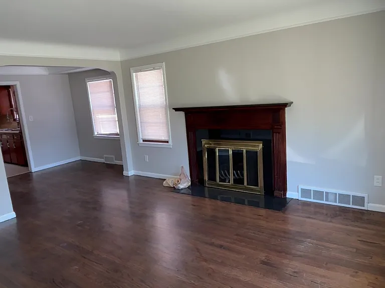 1552 Robindale St — Photo 5