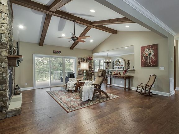 Image 5: 05_NunnehiTrail_109_Living01