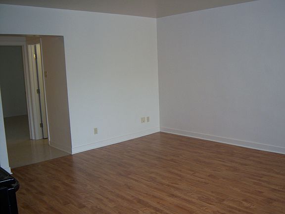 2nd image of 18 Edmonton St #7