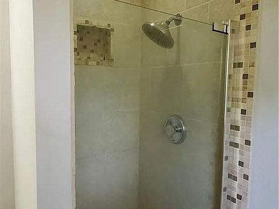 4th image of 9528 Wallace Ave