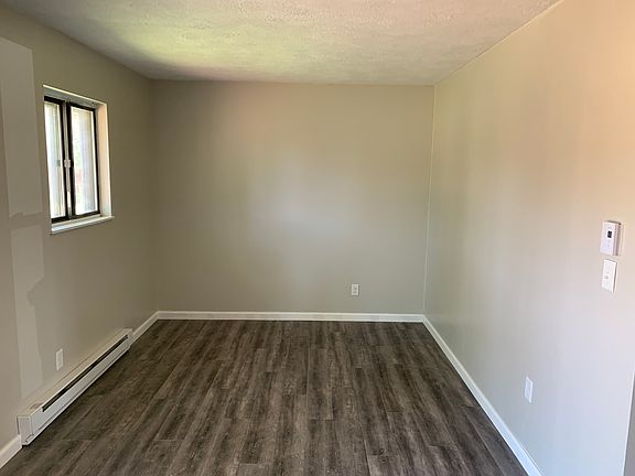 3rd image of 190 Angela Dr