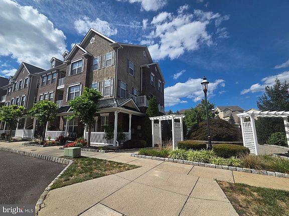 4th image of 3885 Ashland Dr #D-2