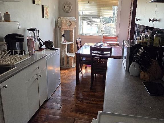 3rd image of 125 Cornell Ct NW