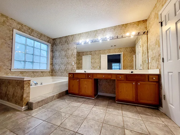 3209 Davenport Park Ln — Photo 13