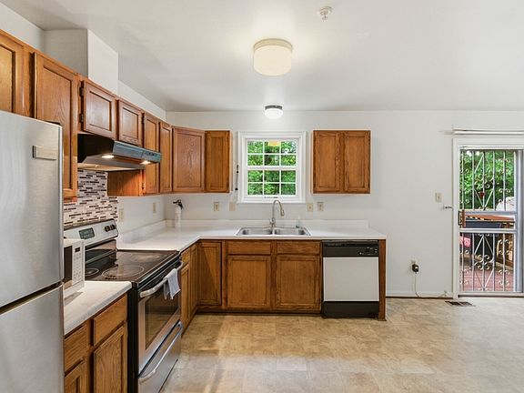 5th image of 1033 Higgins Way #1