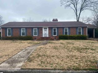 103 Cleveland St, Clinton, SC 29325