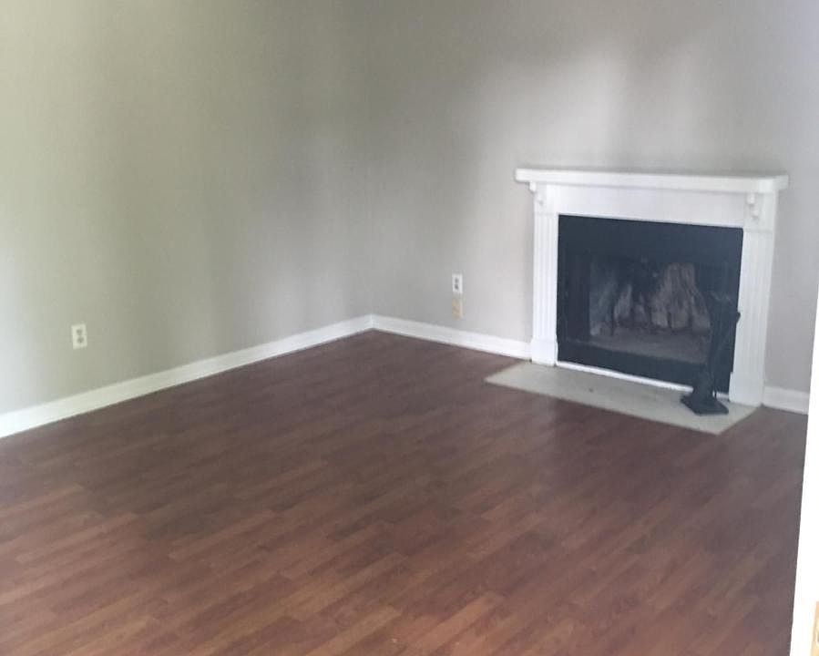 2nd image of 6812 Applegate Ln