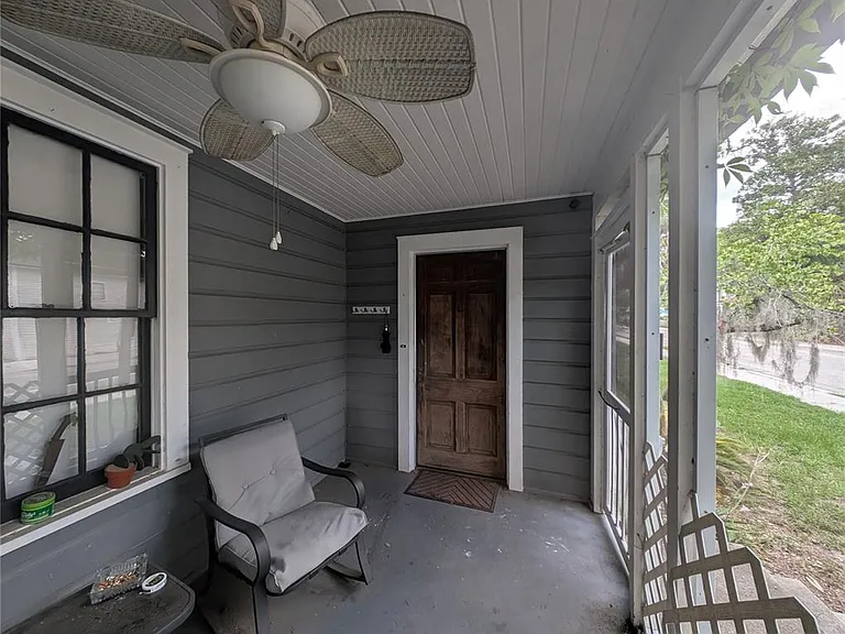 234 SW 3rd St — Photo 4