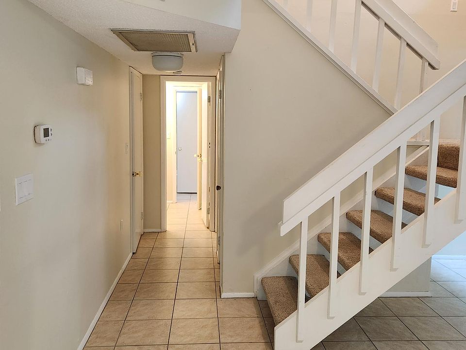 HALLWAY TO MASTER BEDROOM/BATH