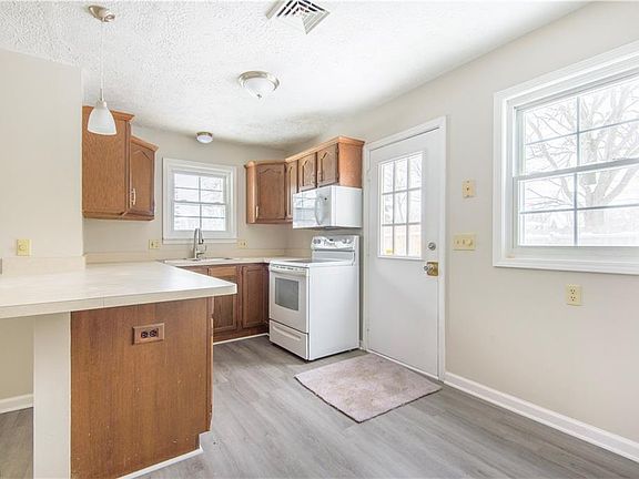 3rd image of 6960 Freeland Dr