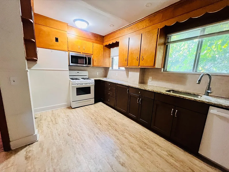16 Russell Rd #1