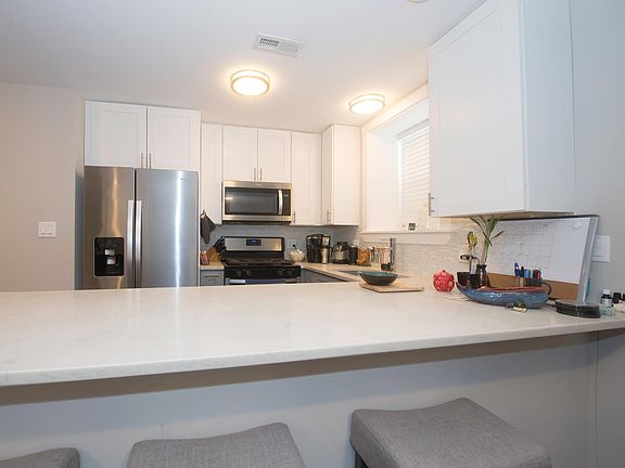 5th image of 1223 W Foster Ave APT G