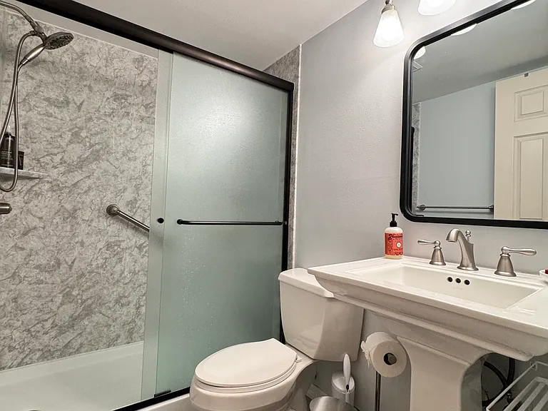 1155 Edgewater Cir — Photo 30