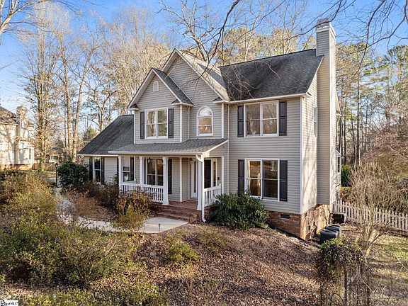 2nd image of 335 Tracy Ln