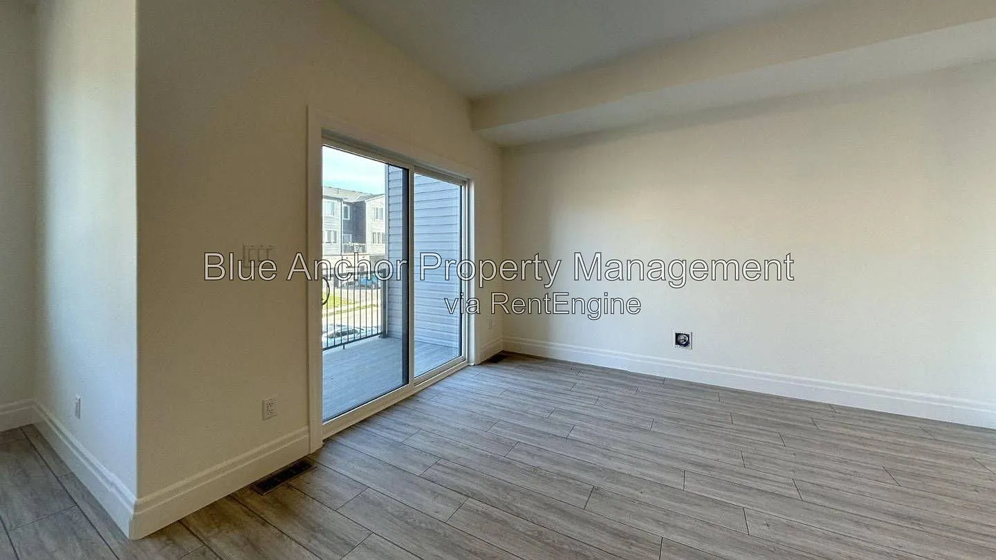 2 bed, 2.0 bath, 1800 sqft, $2,200 — Photo 3
