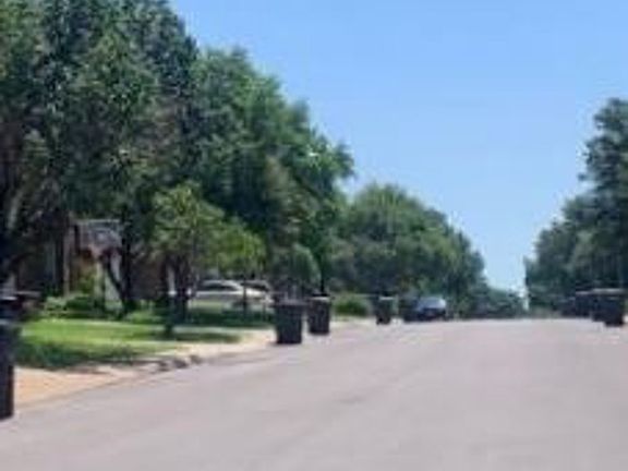 Exterior Neighborhood (street photo)