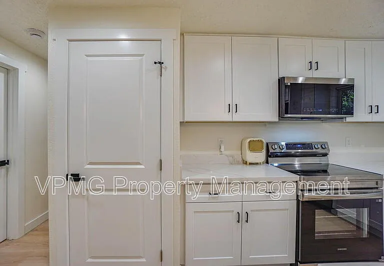 19419 NE 11th St — Photo 18