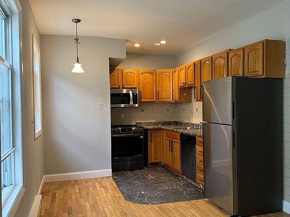 5th image of 5 Sutton St APT 3A